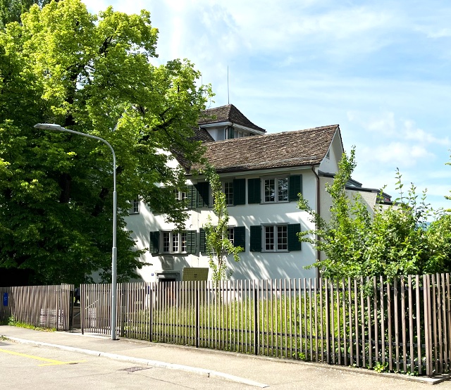 Gebäude Bodmerhaus UZH von Westen